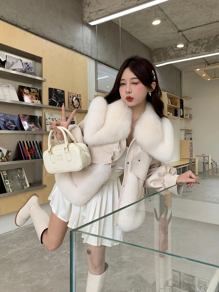 2023 New Real fur,European design HIgh fashion Natural fox fur coats and jackets for Women wholesale clothing
2023 New Real fur,European design HIgh fashion Natural fox fur coats and jackets for Women wholesale clothing