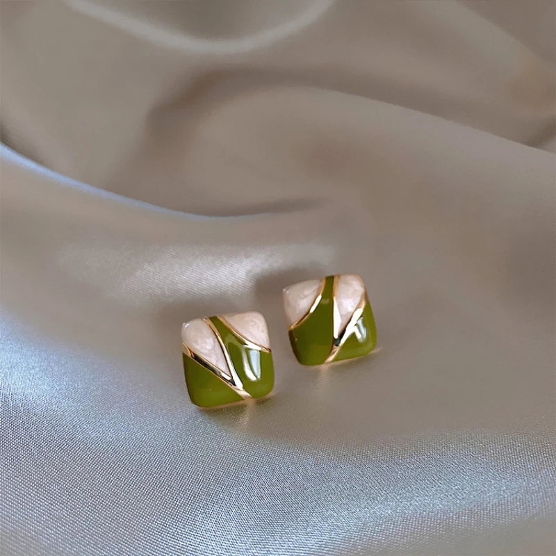 French Luxury Dripping Glaze Contrasting Square Stud Earrings for Women Niche Design 2023 New Fashion Temperament Charm Earrings
French Luxury Dripping Glaze Contrasting Square Stud Earrings for Women Niche Design 2023 New Fashion Temperament Charm Earrings