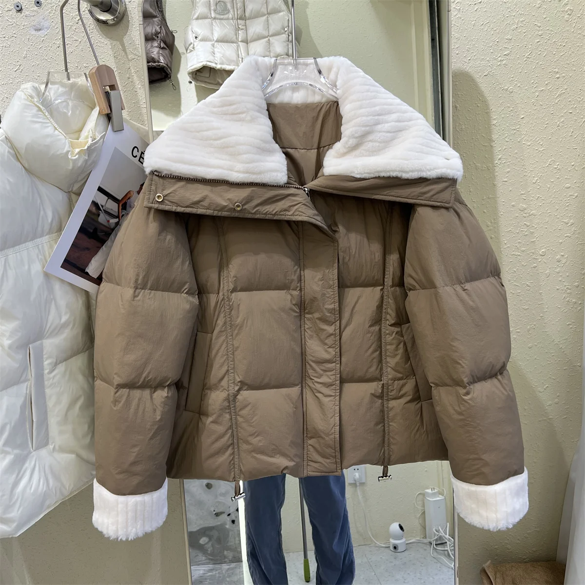 Winter 2023 New Down Jacket Women Lapel Thickened Loose Casual Warm Long Sleeve White Black White Duck Down Coat L563
Winter 2023 New Down Jacket Women Lapel Thickened Loose Casual Warm Long Sleeve White Black White Duck Down Coat L563