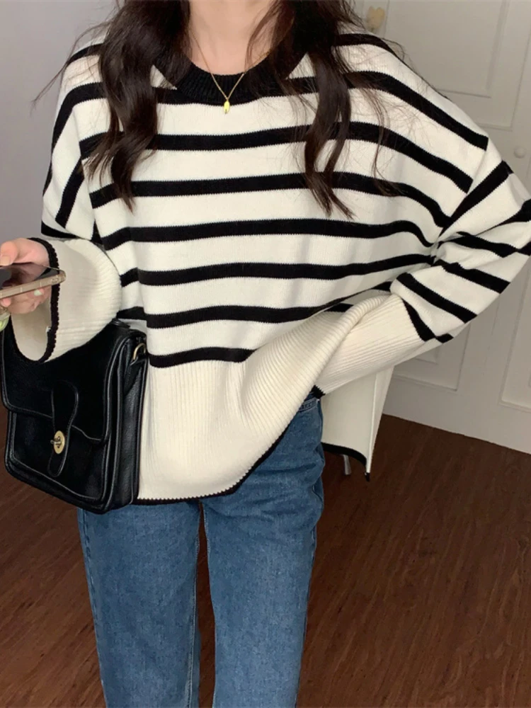 O-neck Pullovers LOOSE Black White Stripe Side Split Sweaters for Women Long Sleeve Knitted Oversized Winter Women's Sweater
O-neck Pullovers LOOSE Black White Stripe Side Split Sweaters for Women Long Sleeve Knitted Oversized Winter Women's Sweater