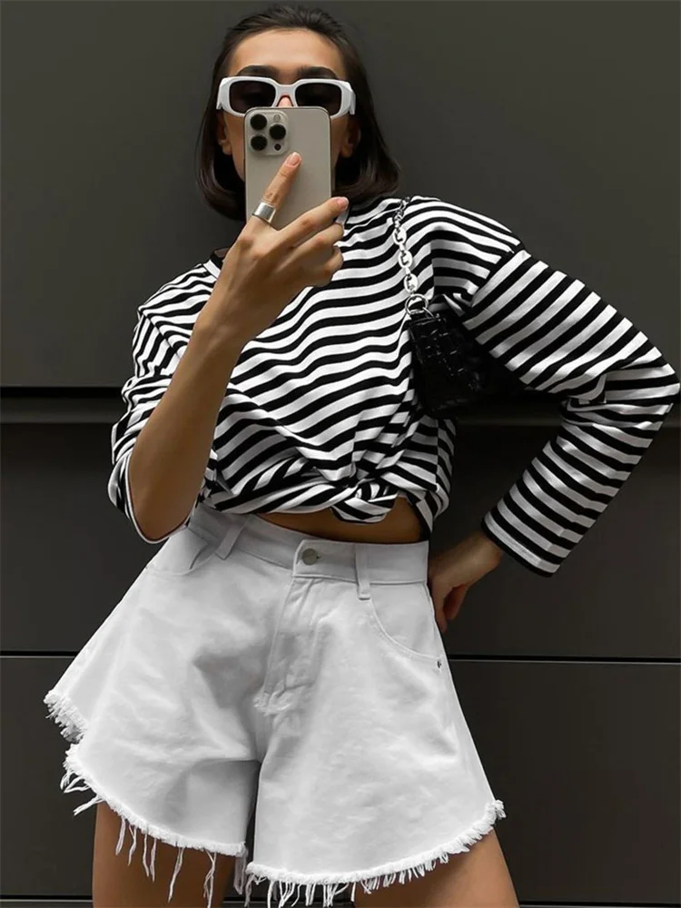 Tossy Striped Fashion Loose T-shirt Female Contrast High Street Black And White Patchwork Casual Crop top High Waist Women Tee
Tossy Striped Fashion Loose T-shirt Female Contrast High Street Black And White Patchwork Casual Crop top High Waist Women Tee