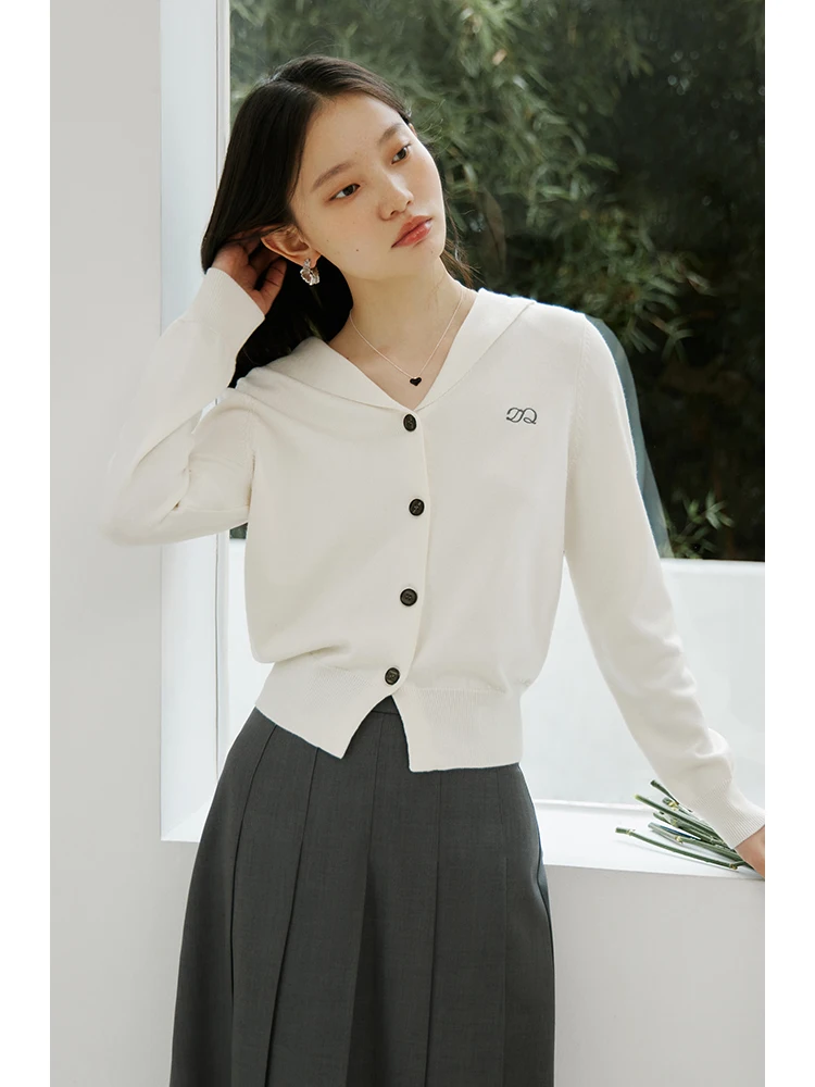 ZIQIAO Containing Wool Machine Washable Retro Navy Collar Sweater for Women 2024 Spring Chic Design Casual Cardigan Female
ZIQIAO Containing Wool Machine Washable Retro Navy Collar Sweater for Women 2024 Spring Chic Design Casual Cardigan Female