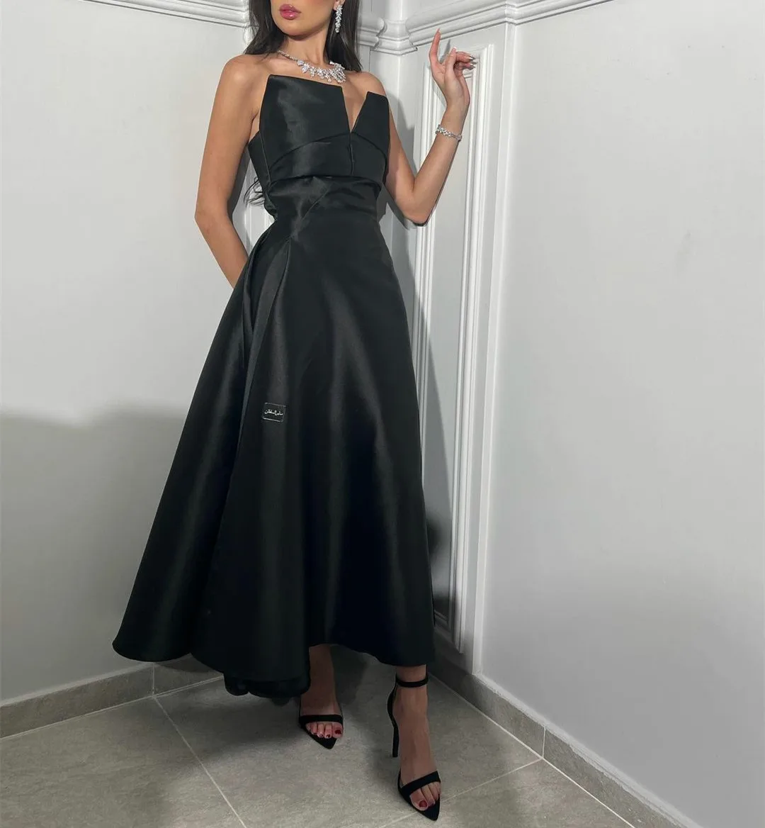 Classy Short V-Neck Black Evening Dresses A-Line Sleeveless Ankle Length فساتين السهرة Prom Gowns for Women
Classy Short V-Neck Black Evening Dresses A-Line Sleeveless Ankle Length فساتين السهرة Prom Gowns for Women