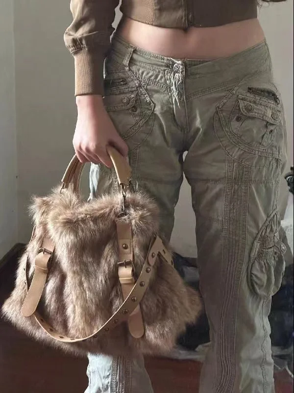 Environmentally friendly mink fur plush large capacity crossbody bag, rivet handbag, fashionable and versatile one shoulder cros
Environmentally friendly mink fur plush large capacity crossbody bag, rivet handbag, fashionable and versatile one shoulder cros