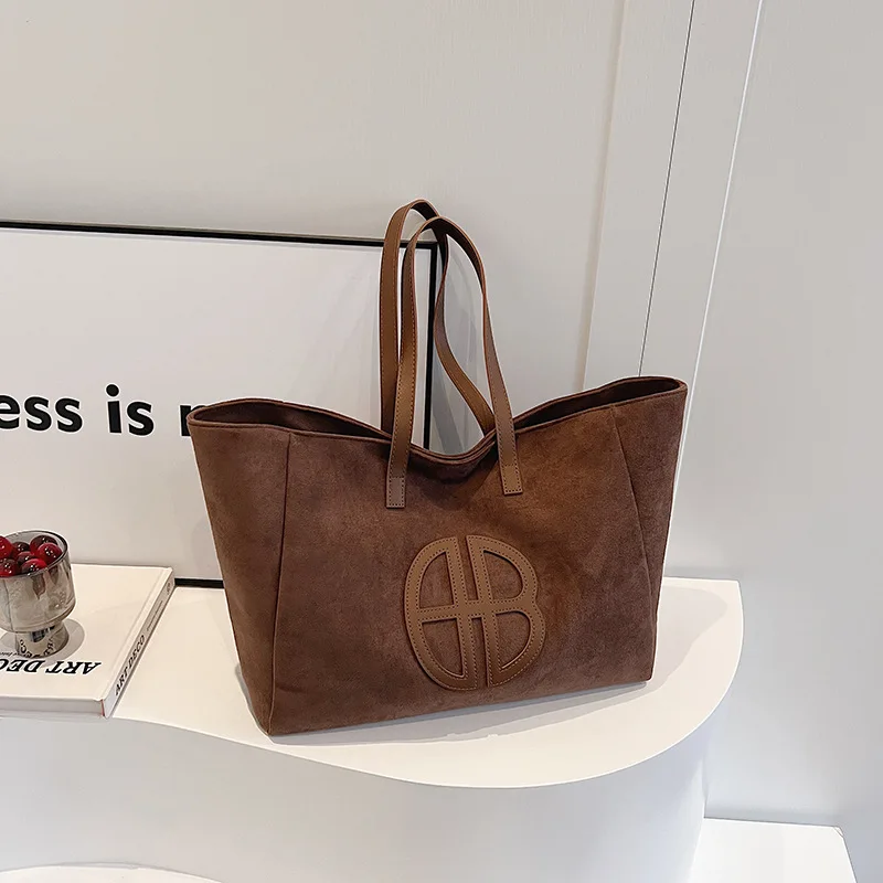 Simple Retro Suede Tote Bag Women's Large Capacity Vintage Shoulder Handbag For Women Faux Suede Bag Commuter Bag Armpit Handbag
Simple Retro Suede Tote Bag Women's Large Capacity Vintage Shoulder Handbag For Women Faux Suede Bag Commuter Bag Armpit Handbag