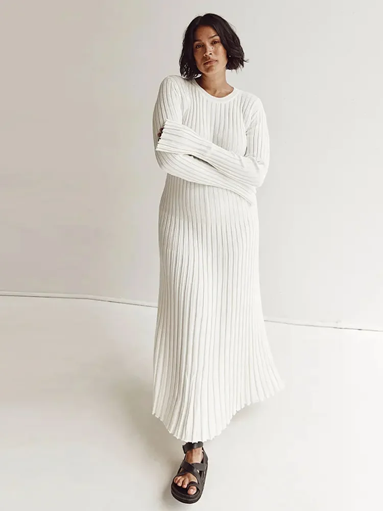 Solid Color Round Neck Long Sleeved Knitted Dress Women Pleated Slim White Long Robes 2024 Summer Lady Office Streetwear Vestido
Solid Color Round Neck Long Sleeved Knitted Dress Women Pleated Slim White Long Robes 2024 Summer Lady Office Streetwear Vestido
