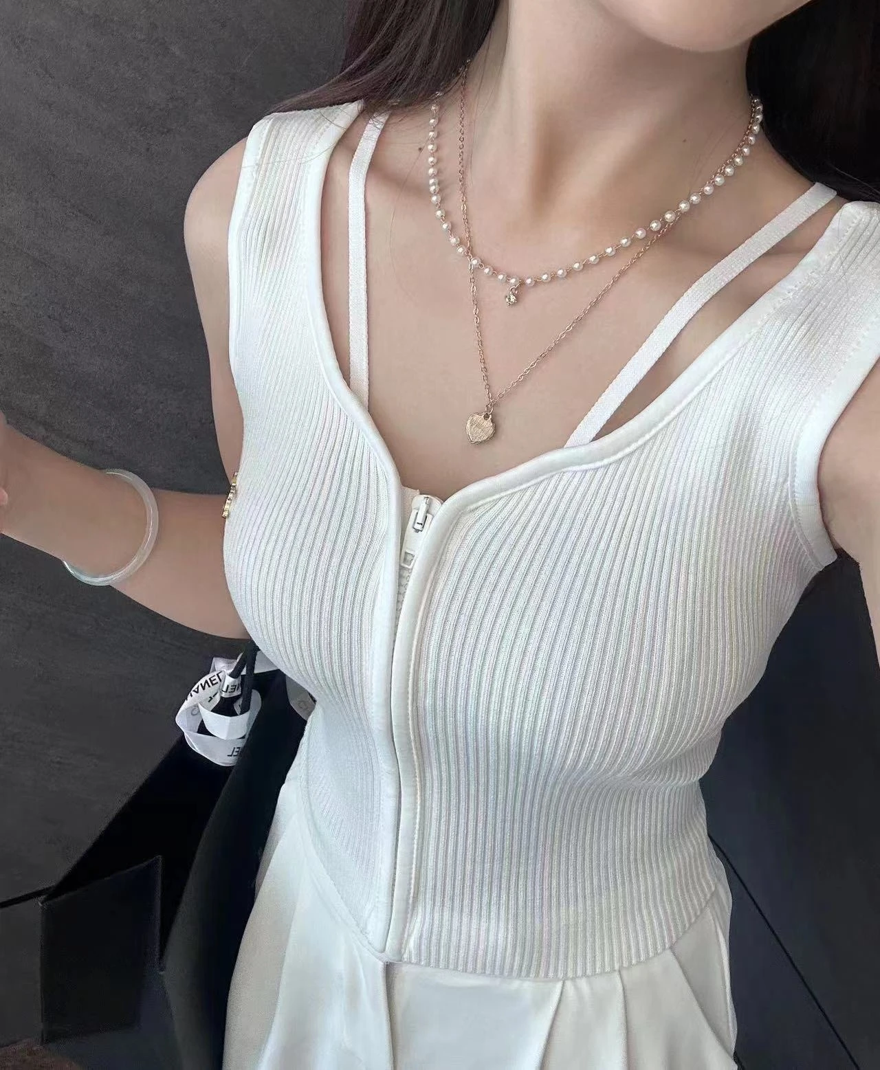 

V-neck Tank Top Woman Cropped Cute Camis Sexy Lady White Crop Tops Female Korean Sleeveless Zip Style Women's Cloth Summer Tops