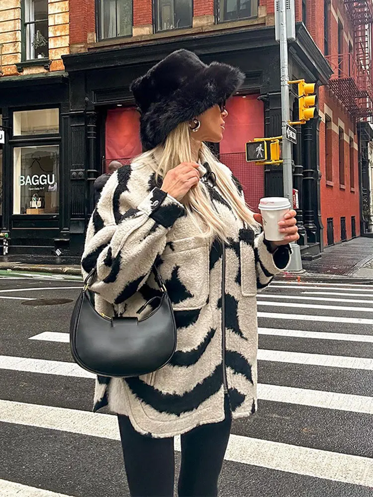 Vintage Solid Plush Jacket For Women Fashion Loose Long Sleeve Warm Pocket Coat Winter Chic Female Thick Outerwear Streetwear
Vintage Solid Plush Jacket For Women Fashion Loose Long Sleeve Warm Pocket Coat Winter Chic Female Thick Outerwear Streetwear