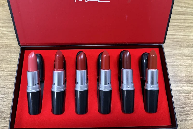 M set lipstick 6 colors 602 CHILI 108 DUBONNET 612 RUSSINA RED lipstick makeup lasting waterproof liquid lip gloss lipstick
M set lipstick 6 colors 602 CHILI 108 DUBONNET 612 RUSSINA RED lipstick makeup lasting waterproof liquid lip gloss lipstick
