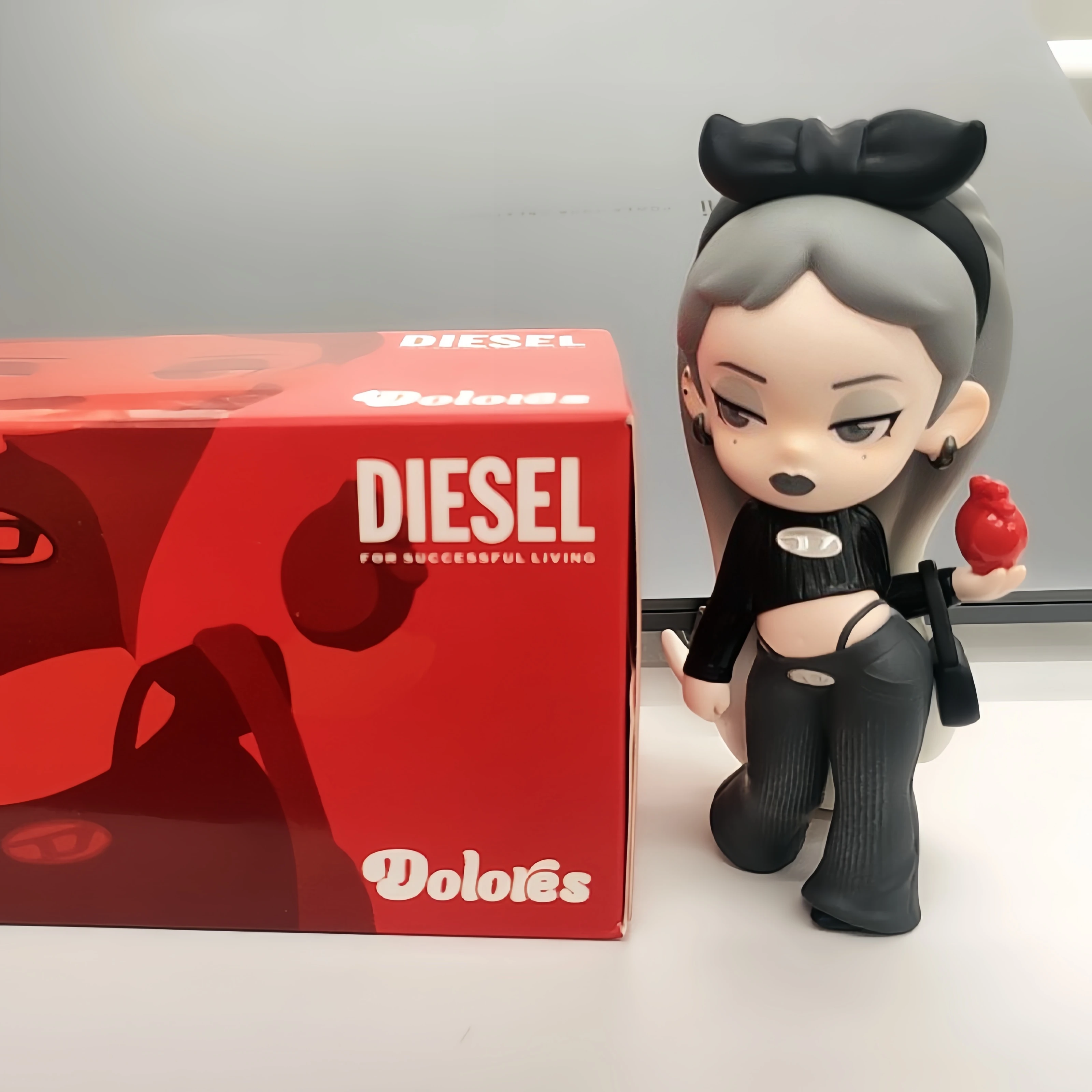 

Genuine Dolores Blind Box Anime Figure Cute Diesel Autumn/Winter Limited Secret Box Hand Model Doll Display Girl Decoration Gift
