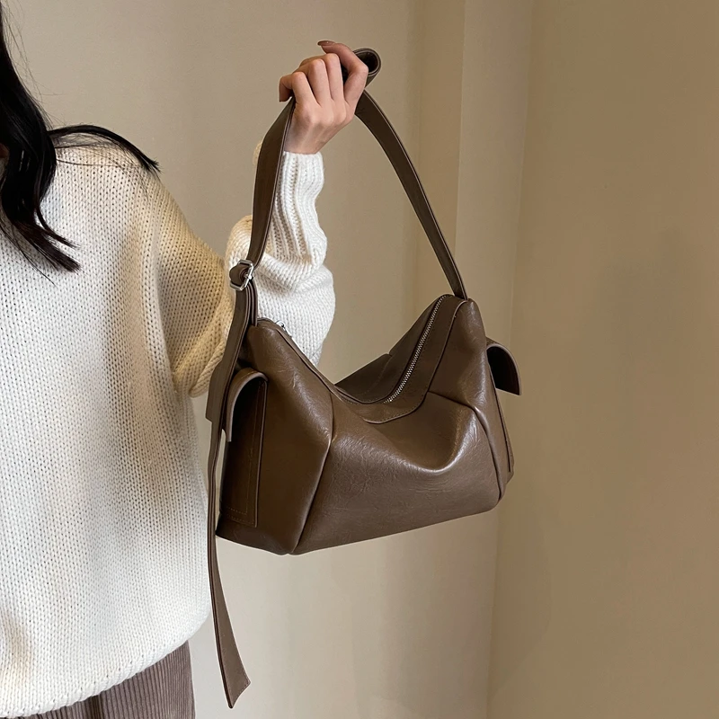 This Year's Popular Fine Workmanship Advanced Sense Simple Niche Design New Simple Student Shoulder Bag
This Year's Popular Fine Workmanship Advanced Sense Simple Niche Design New Simple Student Shoulder Bag