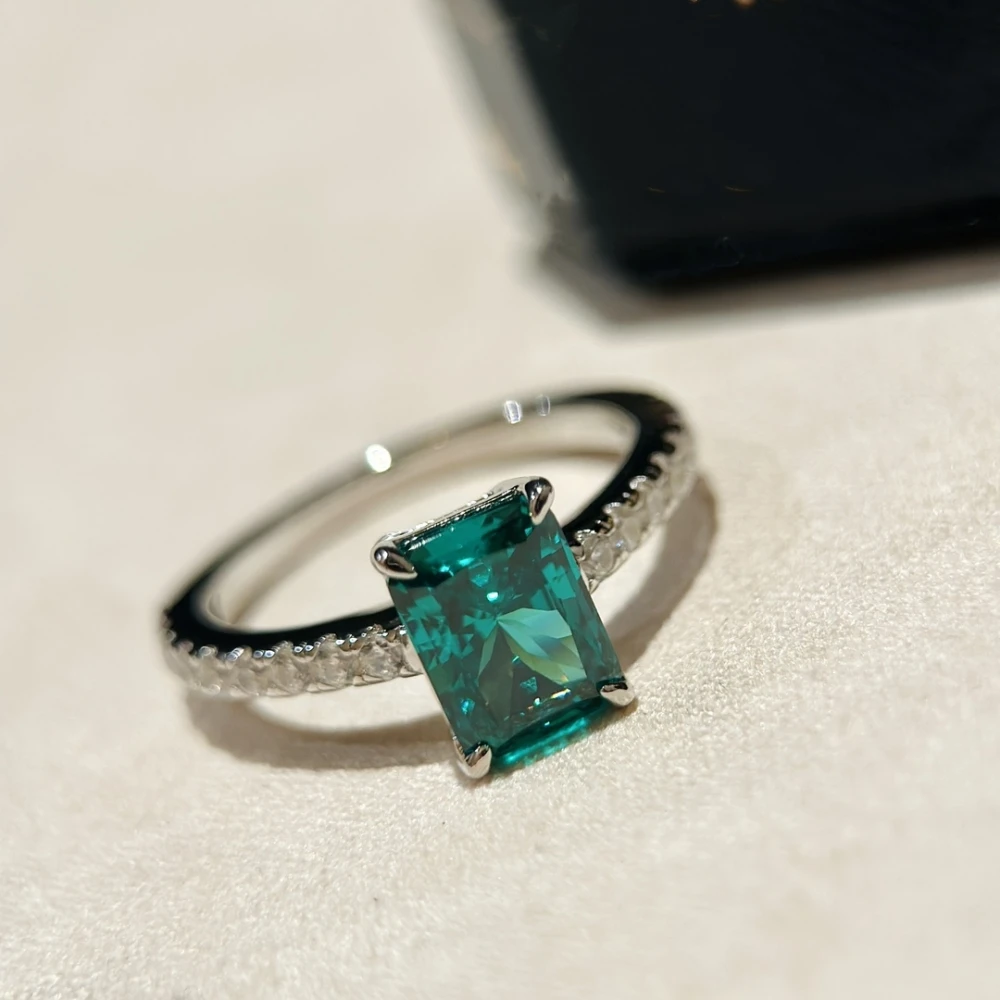 2023 Hot Selling Temperament Commuter Dark Green Square Zircon Inlaid Ring Female Simple Exquisite
2023 Hot Selling Temperament Commuter Dark Green Square Zircon Inlaid Ring Female Simple Exquisite