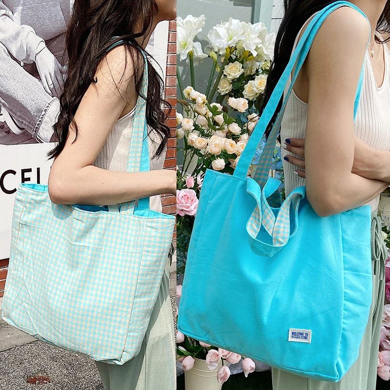 2022 New Plaid Shoulder Bag Double-sided Design Casual Large Capacity Handbags for Women Korean Trendy Green Pink Canvas Bags
2022 New Plaid Shoulder Bag Double-sided Design Casual Large Capacity Handbags for Women Korean Trendy Green Pink Canvas Bags