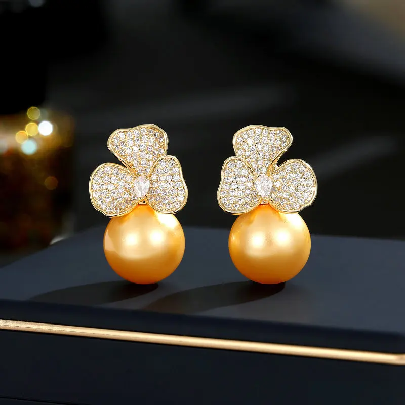 Full Micro Pave Cubic Zirconia Pearl Flower Stud Earings S925 Silver Needle Sweet Temperament Wedding Party Jewellry
Full Micro Pave Cubic Zirconia Pearl Flower Stud Earings S925 Silver Needle Sweet Temperament Wedding Party Jewellry