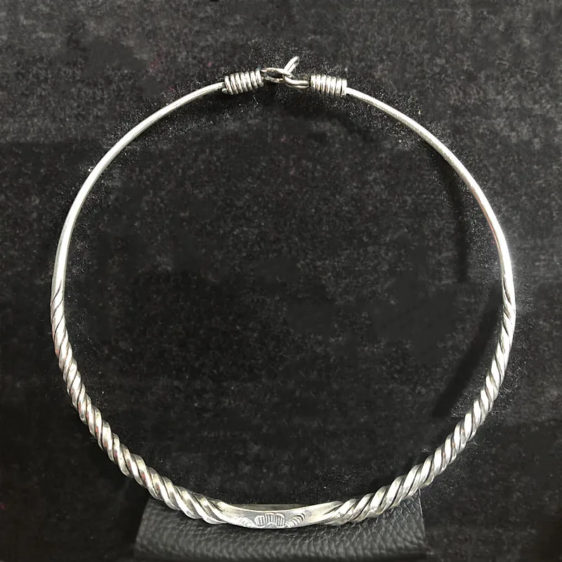 Handmade Miao Silver Necklace Necklace neck ornament simple personalized twisted collarbone collar
Handmade Miao Silver Necklace Necklace neck ornament simple personalized twisted collarbone collar