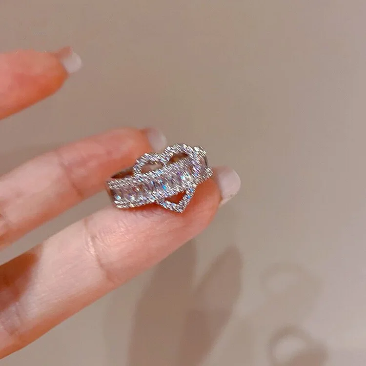 925 Sterling Silver Hollow Love Heart Zircon Rings for Women Girl Gift Shiny Design Korean Wedding Engagement Party Fine Jewelry
925 Sterling Silver Hollow Love Heart Zircon Rings for Women Girl Gift Shiny Design Korean Wedding Engagement Party Fine Jewelry