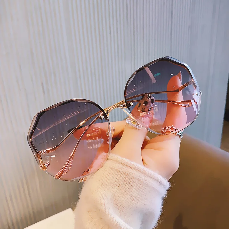 Frameless Fashion Sunglasses for Women UV400 Irregular Round Frame Sunglasses Ladies Retro High Definition Eyewear Shades
Frameless Fashion Sunglasses for Women UV400 Irregular Round Frame Sunglasses Ladies Retro High Definition Eyewear Shades