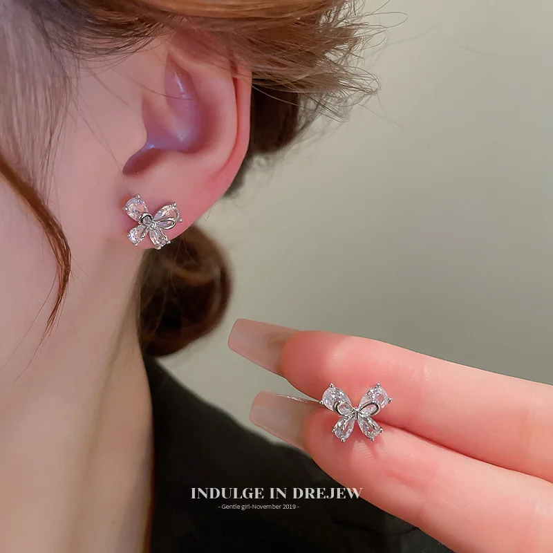 

Новые серьги-гвоздики в виде бабочек в Корейском стиле Маленькие изысканные элегантные женские универсальные серьги для свиданий искусственные роскошные женские серьги