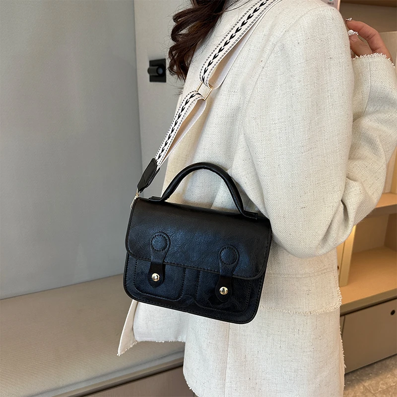 Ladies Messenger Bag New Solid Color New Trendy Wide Shoulder Strap Small Square Bag Retro Casual Simple Crossbody Bag
Ladies Messenger Bag New Solid Color New Trendy Wide Shoulder Strap Small Square Bag Retro Casual Simple Crossbody Bag