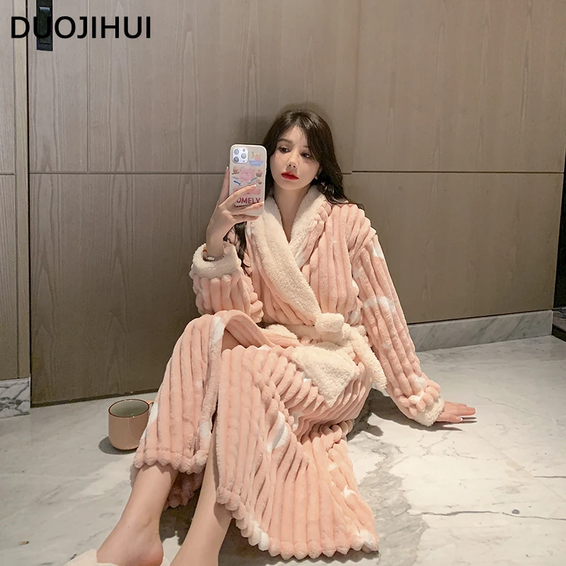 

DUOJIHUI Winter Simple Thick Warm Female Nightgowns Basic 12-colors Sweet Contrast Color Fashion Flannel Long Sleepwear Women