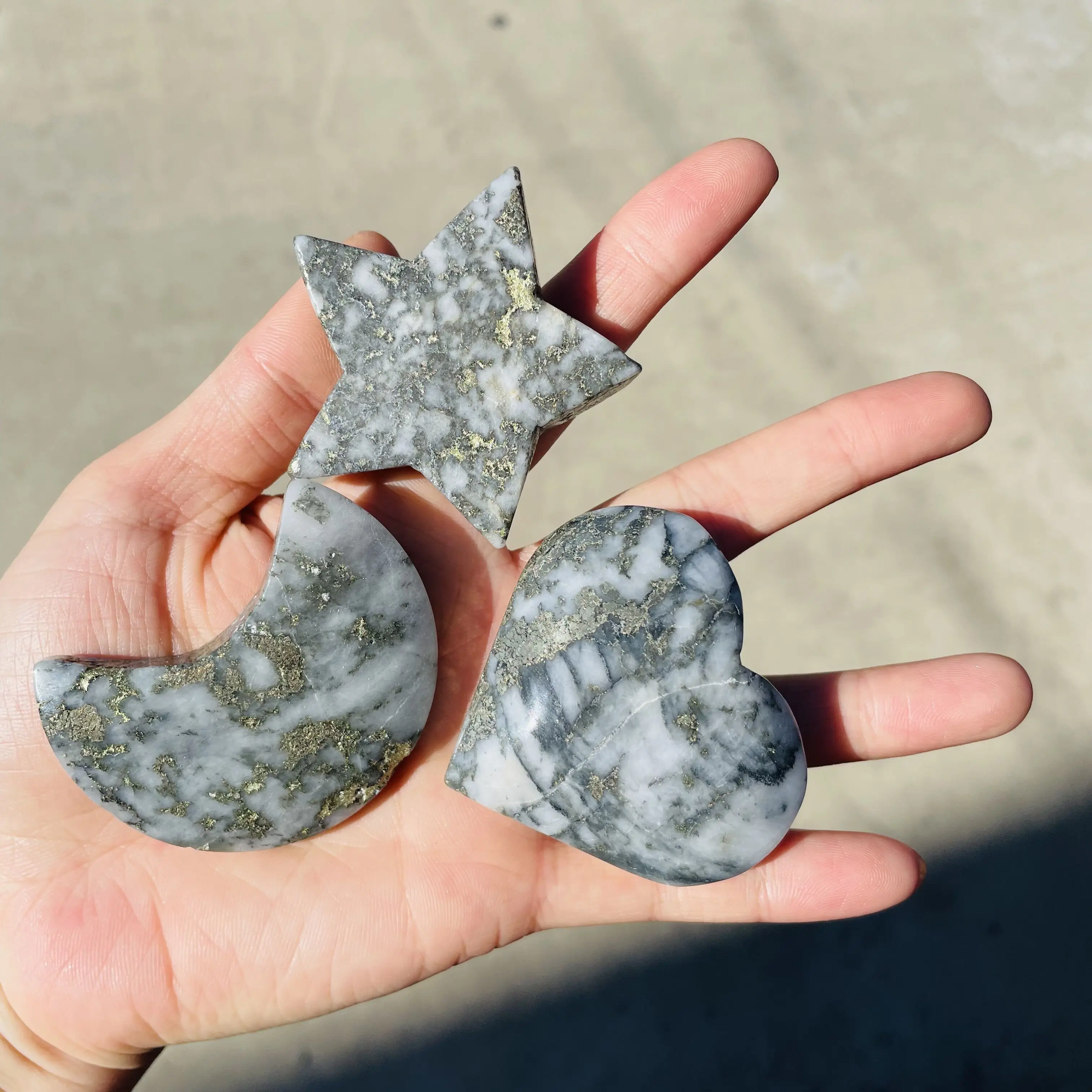 Natural Agate and Pyrite Mineral Crystals Live Heart Healing Palm Mineral Samples Energy Reiki Wicca Spiritual Druzy Home Decor
Natural Agate and Pyrite Mineral Crystals Live Heart Healing Palm Mineral Samples Energy Reiki Wicca Spiritual Druzy Home Decor