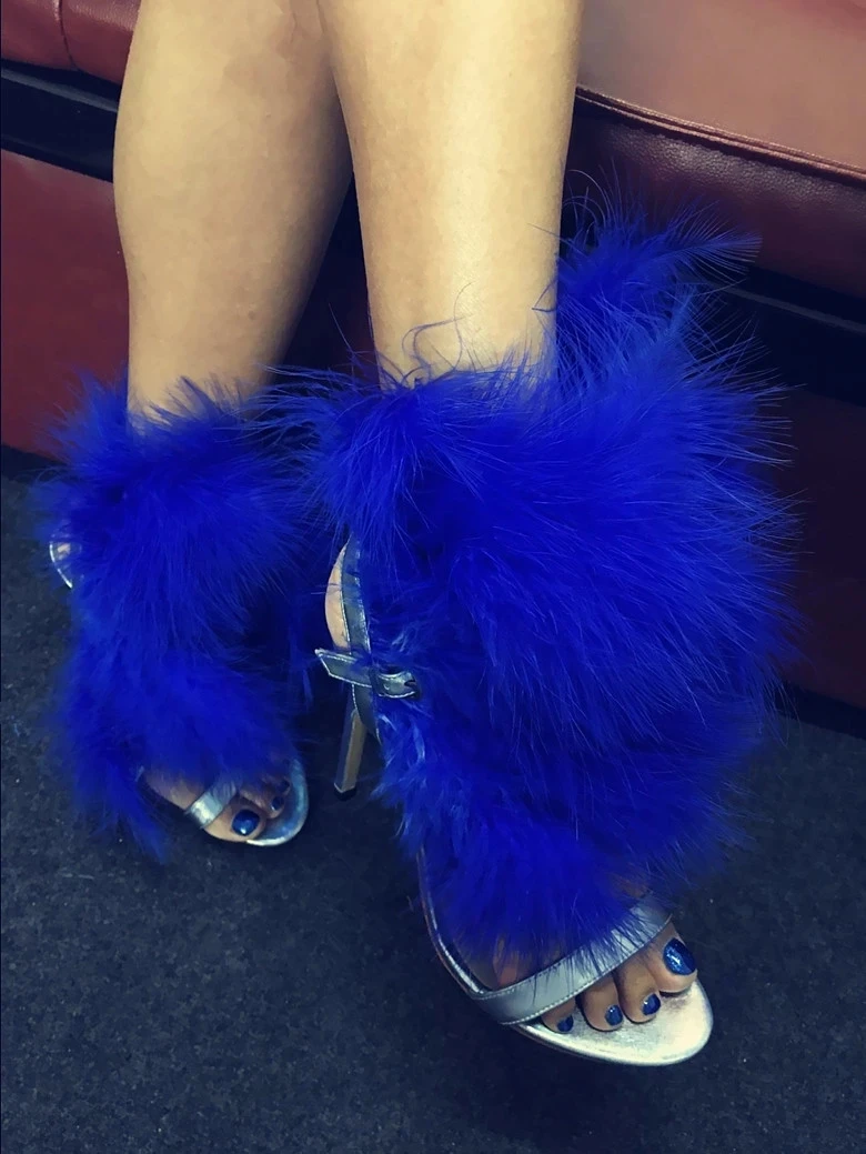 Sexy Royal Blue Feather Wrapped High Heels Sandals Ladies Open Toe Bird Fur Buckle Strap Gladiator Sandals Catwalk Shoes
Sexy Royal Blue Feather Wrapped High Heels Sandals Ladies Open Toe Bird Fur Buckle Strap Gladiator Sandals Catwalk Shoes