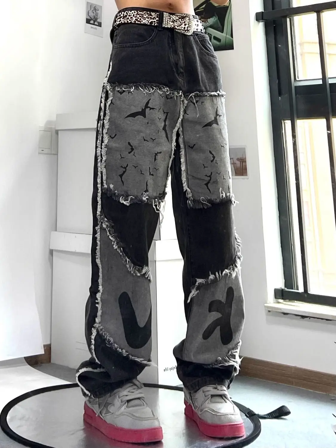 Men Hip Hop Tassel Jeans Loose Raw Edge Trousers Cool Soil Europe and the United States Vibe American High Street 2024
Men Hip Hop Tassel Jeans Loose Raw Edge Trousers Cool Soil Europe and the United States Vibe American High Street 2024