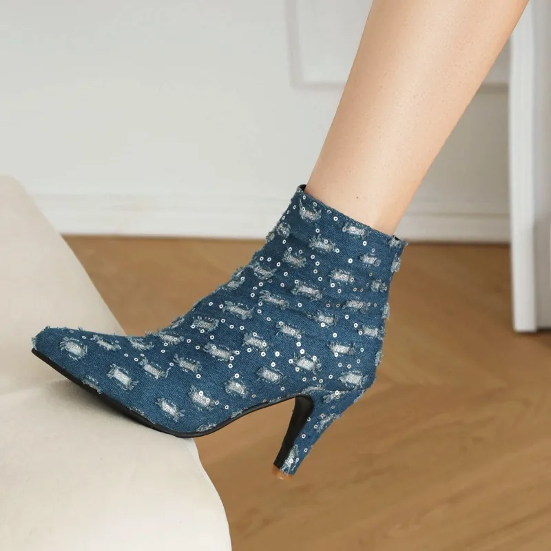 2023 new autumn winter Women ankle boots plus size 22-28.5CM Hollowed out denim modern boots side zip high heel short boots 
2023 new autumn winter Women ankle boots plus size 22-28.5CM Hollowed out denim modern boots side zip high heel short boots