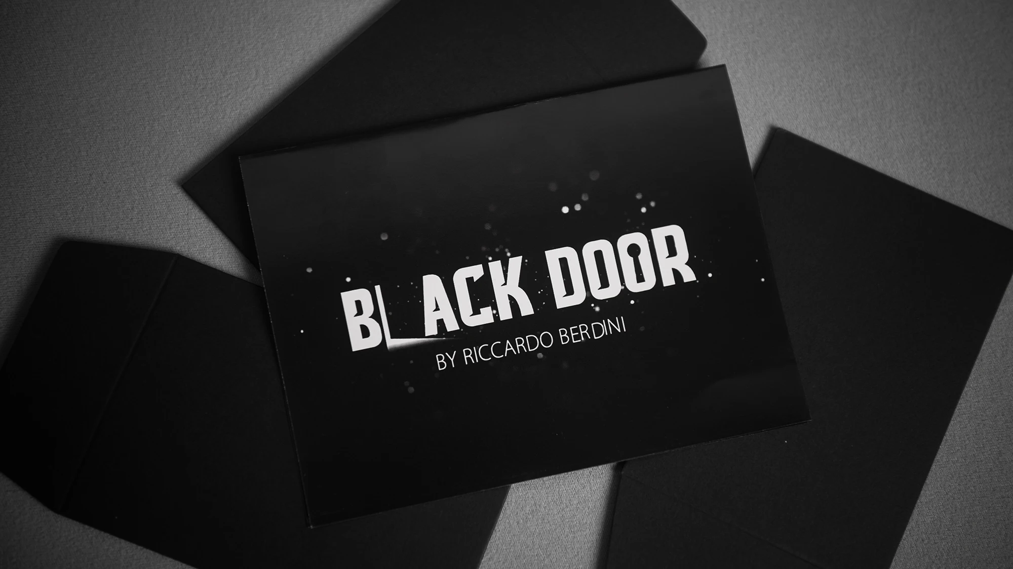 Magic Tricks Black Door By Riccardo Berdini Card Magic Magia Magie Magicians Props Close Up Street Illusions Gimmicks + Tutorial
Magic Tricks Black Door By Riccardo Berdini Card Magic Magia Magie Magicians Props Close Up Street Illusions Gimmicks + Tutorial