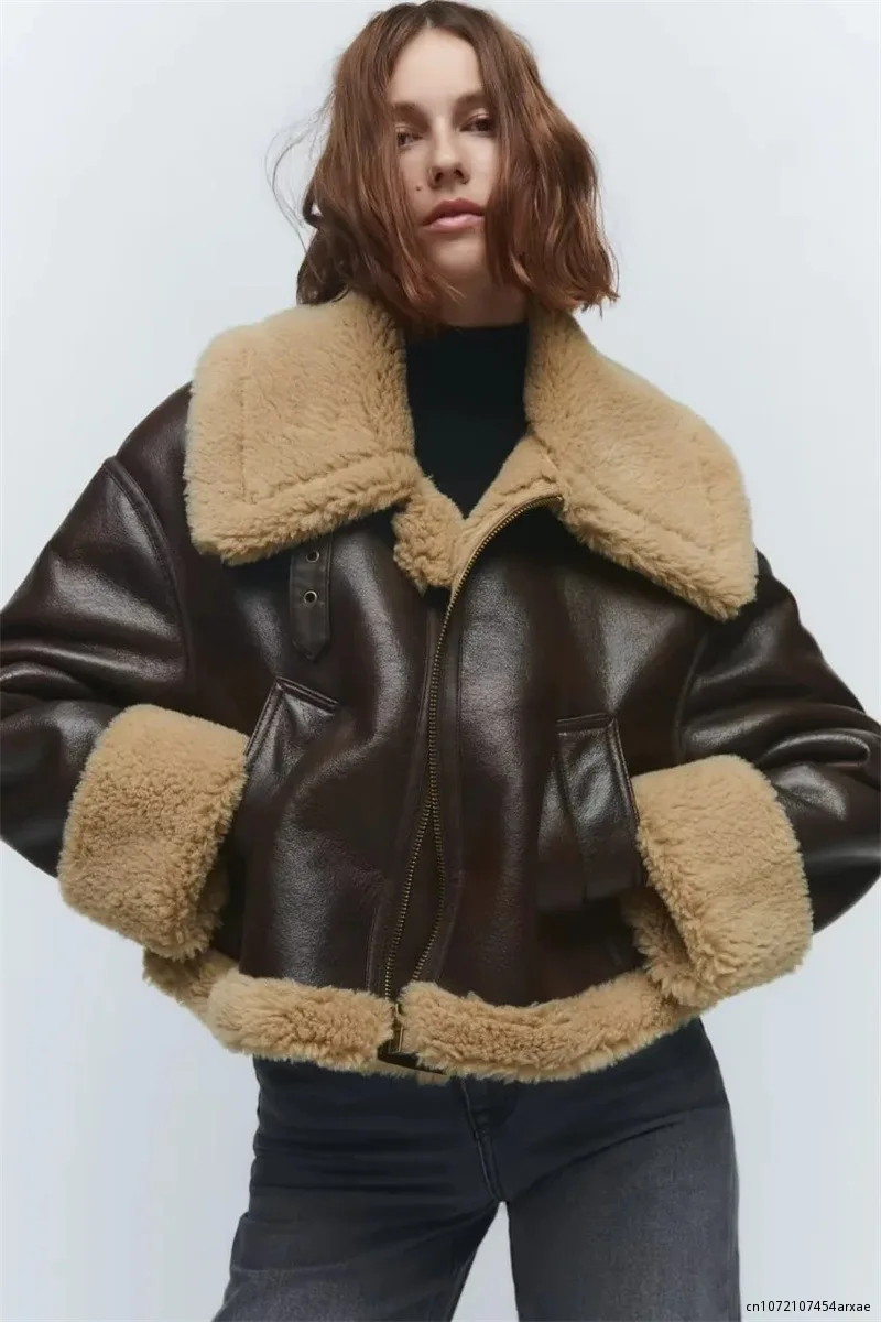 Women PU Patchwork Warm Plush Jacket Fashion Chic Retro Coat Casual Lapel Single Breasted Pocket Trim Suede Lamb Long Sleeve
Women PU Patchwork Warm Plush Jacket Fashion Chic Retro Coat Casual Lapel Single Breasted Pocket Trim Suede Lamb Long Sleeve