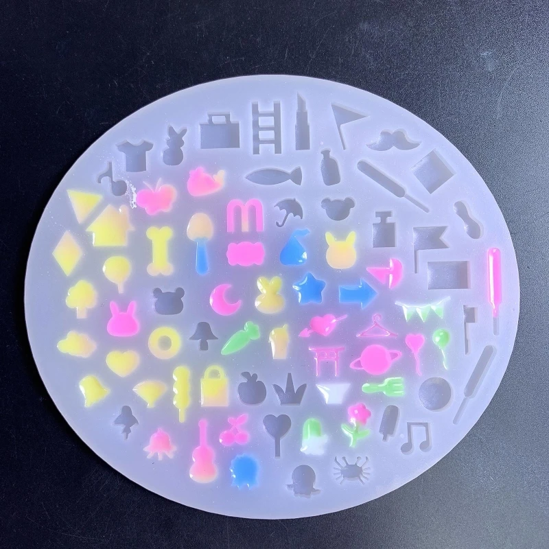 Y51E Filler Various Symbols Silicone Mold Keyring Pendant Handmade Ornament Mold for Valentine's Day Birthday Gift
Y51E Filler Various Symbols Silicone Mold Keyring Pendant Handmade Ornament Mold for Valentine's Day Birthday Gift