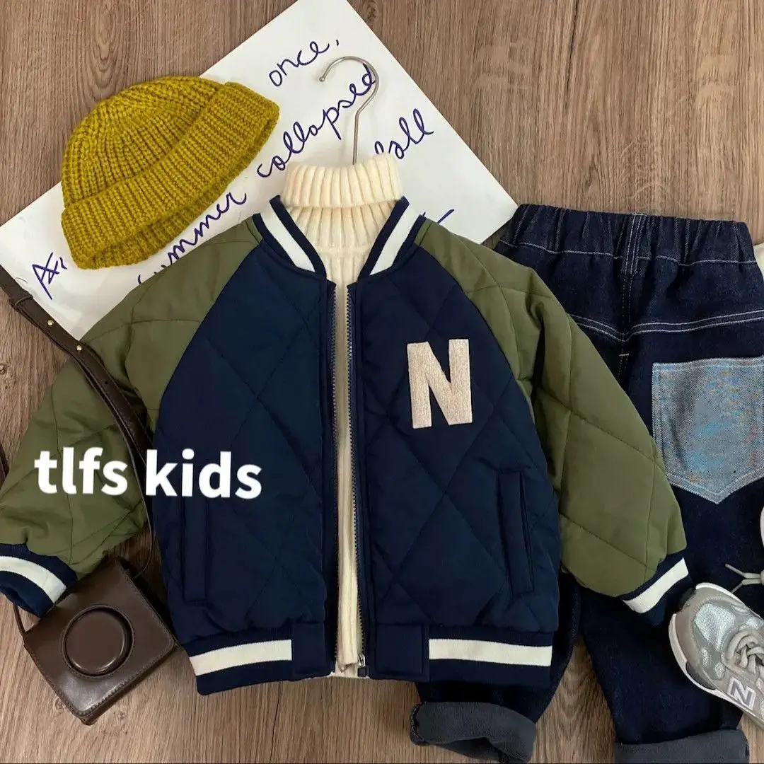 2023 children in the fall and winter of the new coat to keep warm wind baseball leisure joker splicing jacket jacket color
2023 children in the fall and winter of the new coat to keep warm wind baseball leisure joker splicing jacket jacket color
