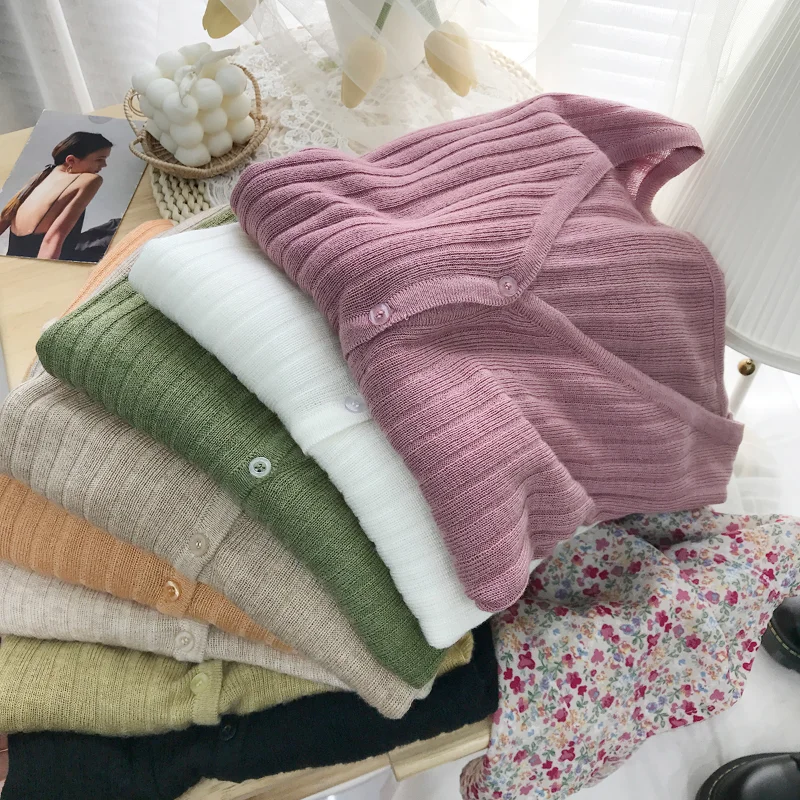 V Neck Solid Color Long Sleeve Outerwear 2023 Spring Vintage Gentle Simple Cardigan Korea Style Single-breasted Sweater Jacket
V Neck Solid Color Long Sleeve Outerwear 2023 Spring Vintage Gentle Simple Cardigan Korea Style Single-breasted Sweater Jacket