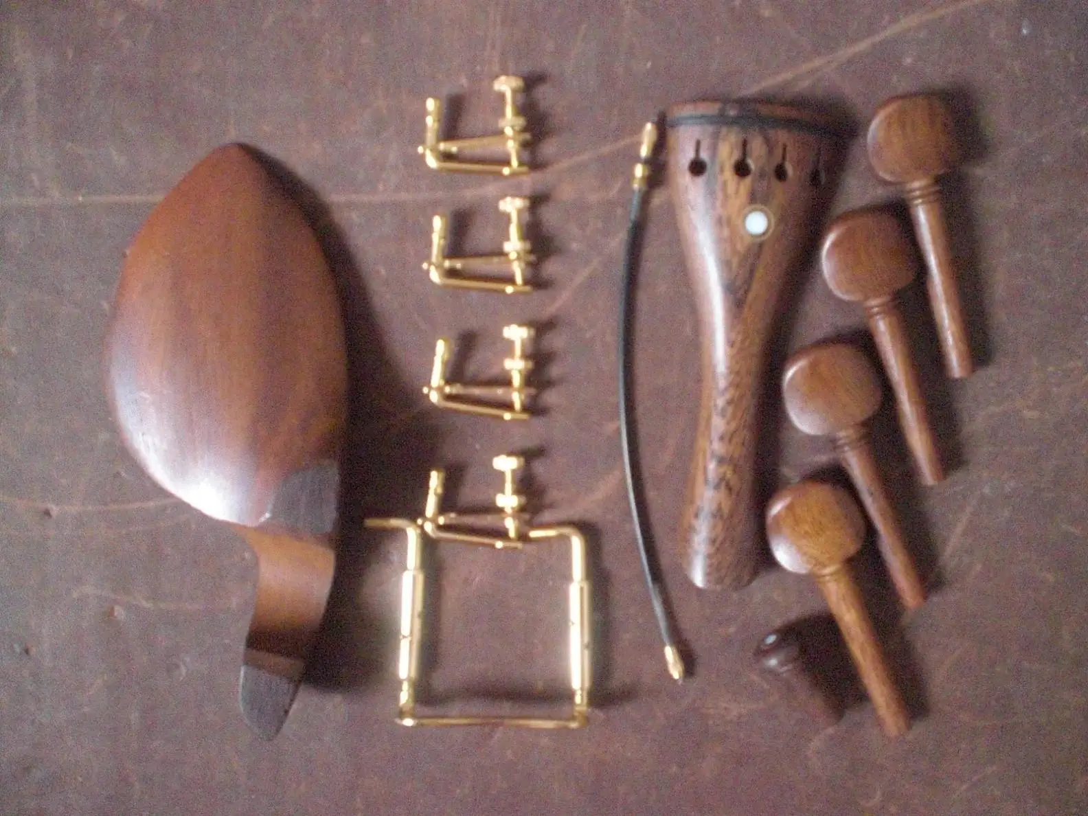 1 Set Wenge Violin Fitting 4/4 with 4 Fine Tuners 1 Chin Rest Clamp and 1 Nylon Gut 
1 Set Wenge Violin Fitting 4/4 with 4 Fine Tuners 1 Chin Rest Clamp and 1 Nylon Gut