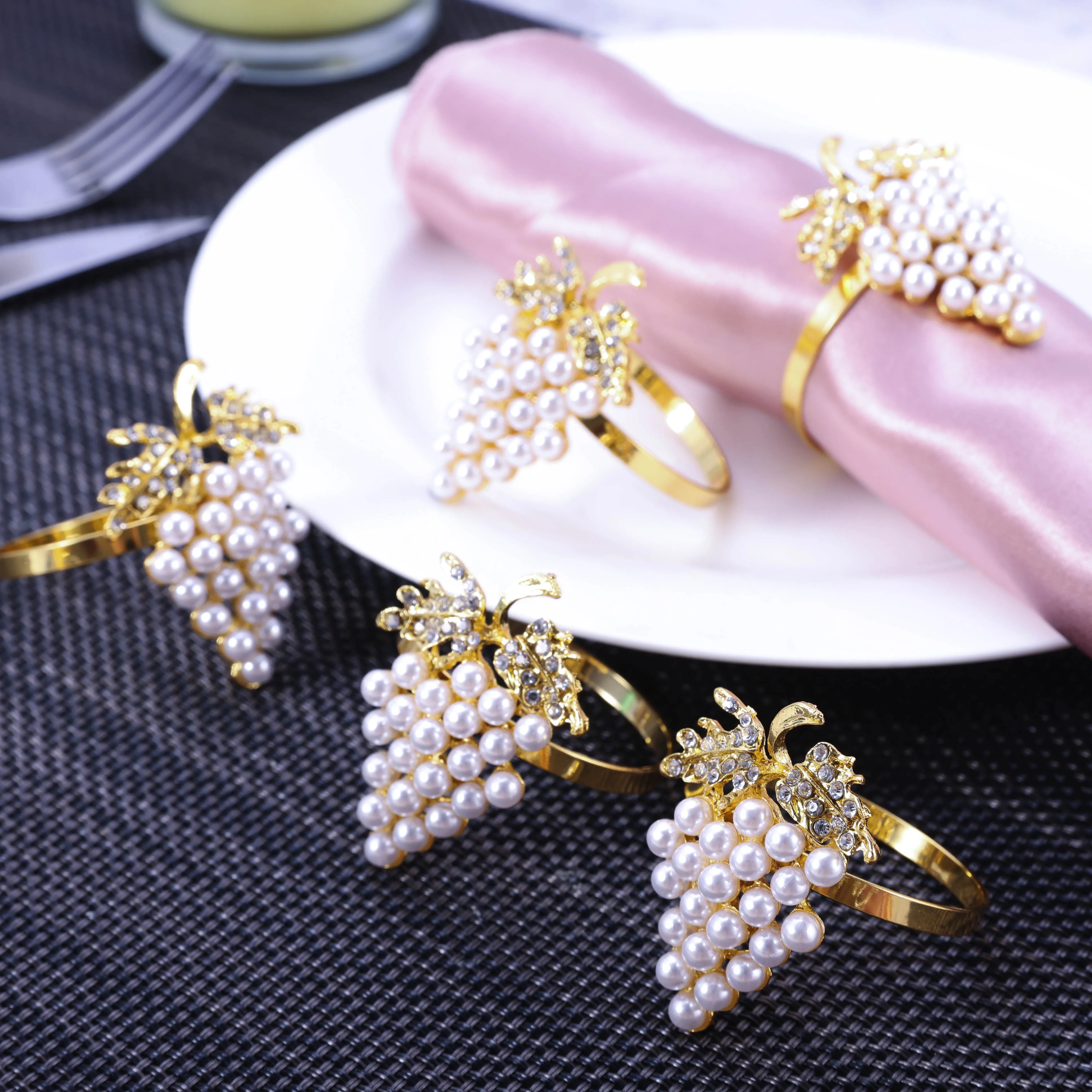 

12pcs Pearl Grape Napkin Ring Embellished Rhinestones Table Tissue Stands Holder 4cm/1.57Inch Decor Festival Dinner Party Gifts