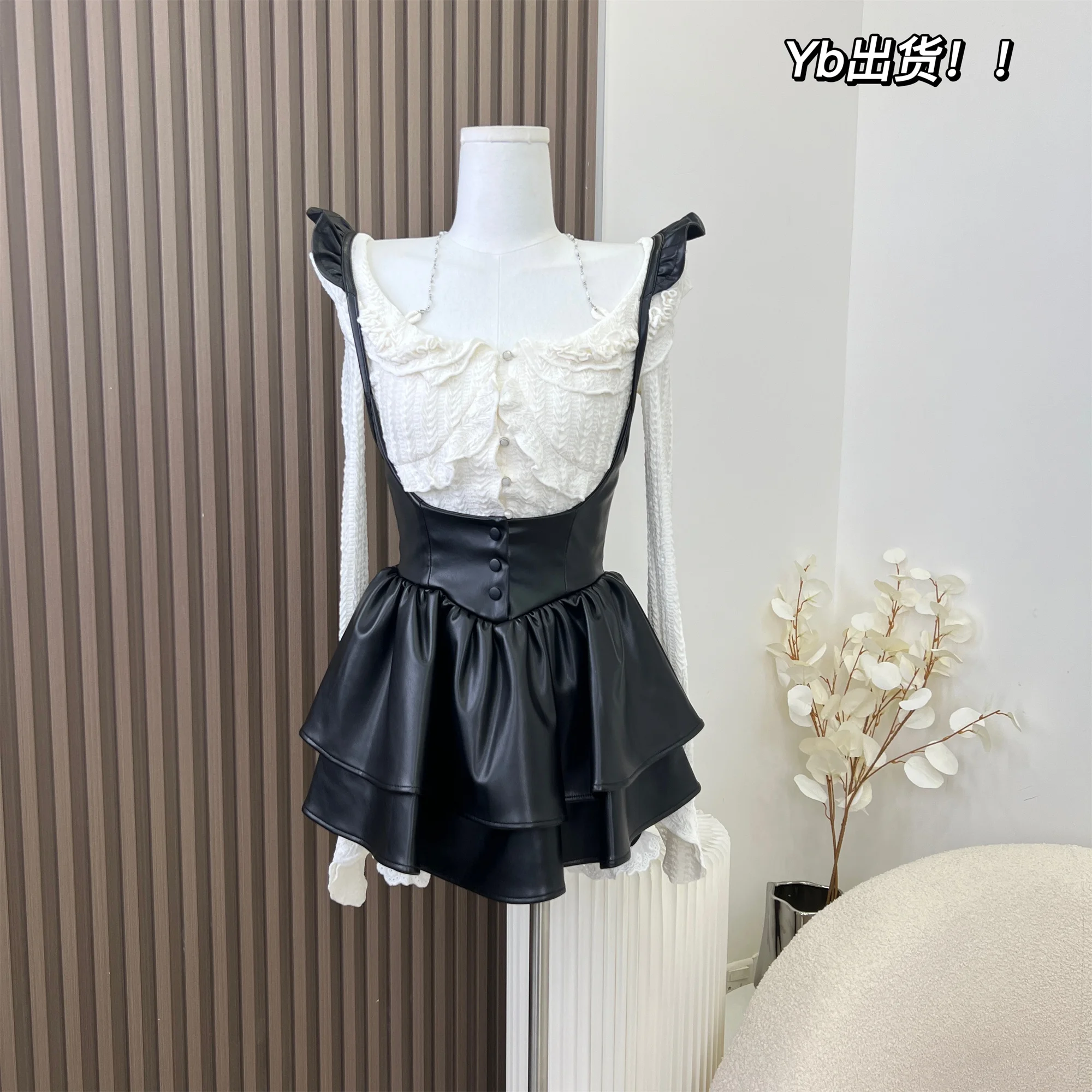 Women High Waist Gothic Punk Mini Skirts Ladies Pleated Skirt Club Party Streetwear Cosplay NEW fashion Sexy Vintage High Street
Women High Waist Gothic Punk Mini Skirts Ladies Pleated Skirt Club Party Streetwear Cosplay NEW fashion Sexy Vintage High Street