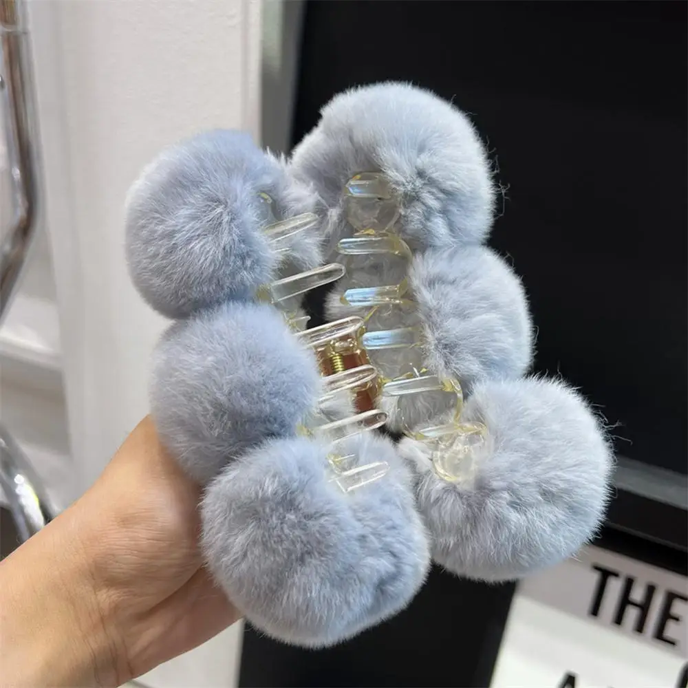 Winter Temperament Rabbit Hair Claw Hair Ball Grab Large Plush Hair Grab the Back of the Head Shark Clip Hairpin Headwear
Winter Temperament Rabbit Hair Claw Hair Ball Grab Large Plush Hair Grab the Back of the Head Shark Clip Hairpin Headwear