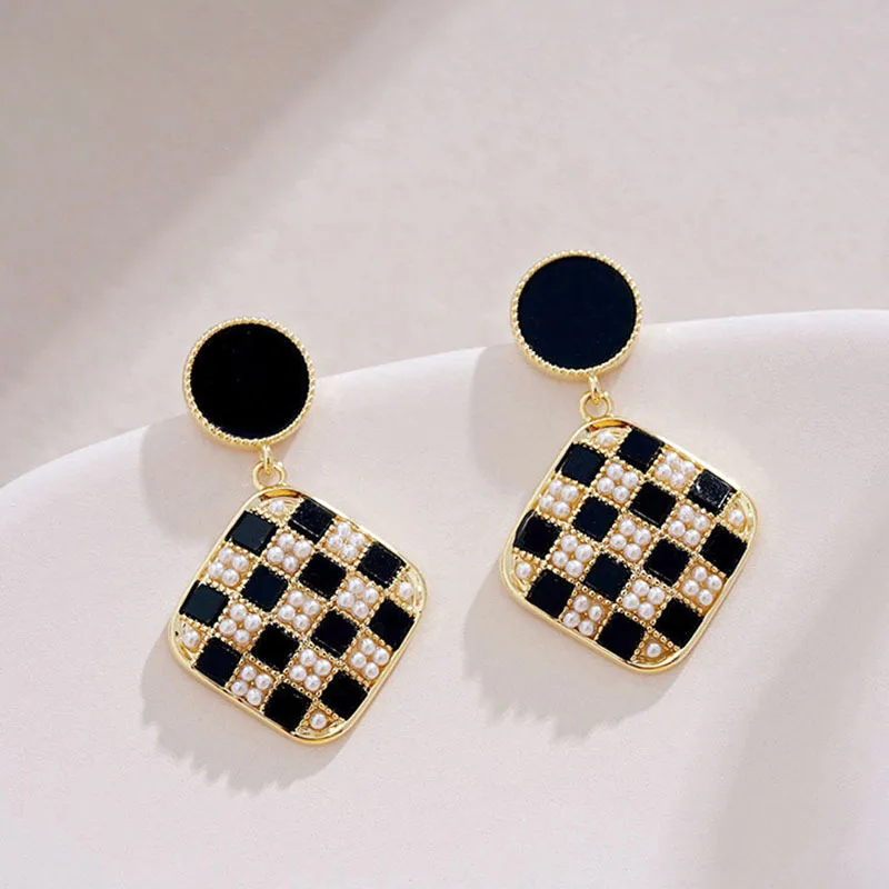 Korean Fashion Trend Exquisite Light Luxury Simple Geometric Black Earrings Female 2023 New Jewelry Wedding Party Premium Gift
Korean Fashion Trend Exquisite Light Luxury Simple Geometric Black Earrings Female 2023 New Jewelry Wedding Party Premium Gift