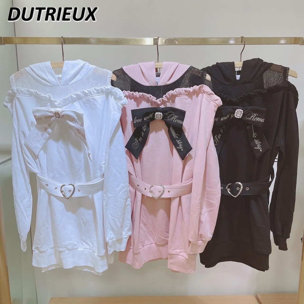 Sweet Girl Straight Sweatshirt Dress Autumn New Hooded Lace Patchwork Cold-Shoulder Long Sleeve Embroidered Bow Loose Dress
Sweet Girl Straight Sweatshirt Dress Autumn New Hooded Lace Patchwork Cold-Shoulder Long Sleeve Embroidered Bow Loose Dress