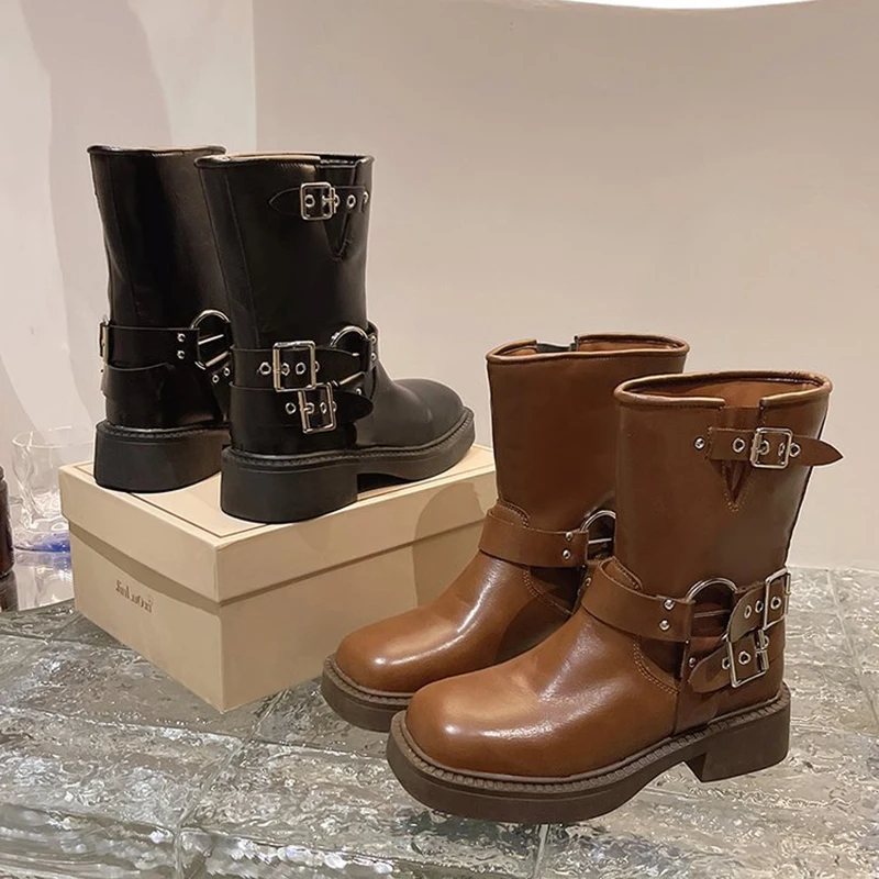 Vintage Western Cowboy Boots Women Belt Buckle Platform Square Toe Mid Calf European and Woman Motor Knight Boots Working Shoes
Vintage Western Cowboy Boots Women Belt Buckle Platform Square Toe Mid Calf European and Woman Motor Knight Boots Working Shoes