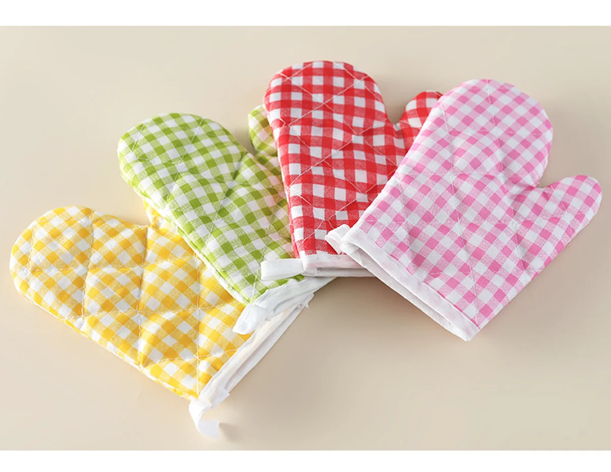 2Pcs Kids Oven Mitts Cotton Oven Gloves Children Microwave Mittens BBQ Baking Mittens Kitchen Accessories Baking Tools
2Pcs Kids Oven Mitts Cotton Oven Gloves Children Microwave Mittens BBQ Baking Mittens Kitchen Accessories Baking Tools