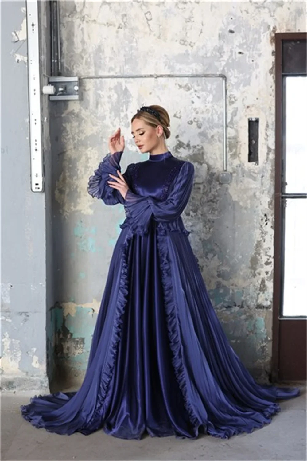 Elegant A-line sapphire satin high neck pleated long sleeve Amanda Luxury Floor to Floor Ladies PROM custom evening gown
Elegant A-line sapphire satin high neck pleated long sleeve Amanda Luxury Floor to Floor Ladies PROM custom evening gown