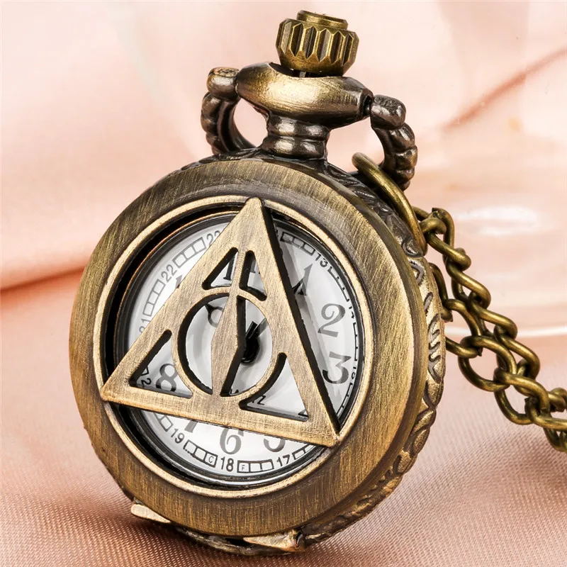 

Old Fashion Little Size Hollow Out Triangle Cover Men Women Arabic Numeral Quartz Pocket Watch with Necklace Chain Collectable