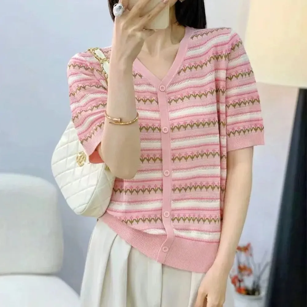 

2024 Summer Hot New Women's Color V-Neck Button Jacquard Spliced sweet Chic Fashion Loose Hollow Out short Sleeve Knitted Tops