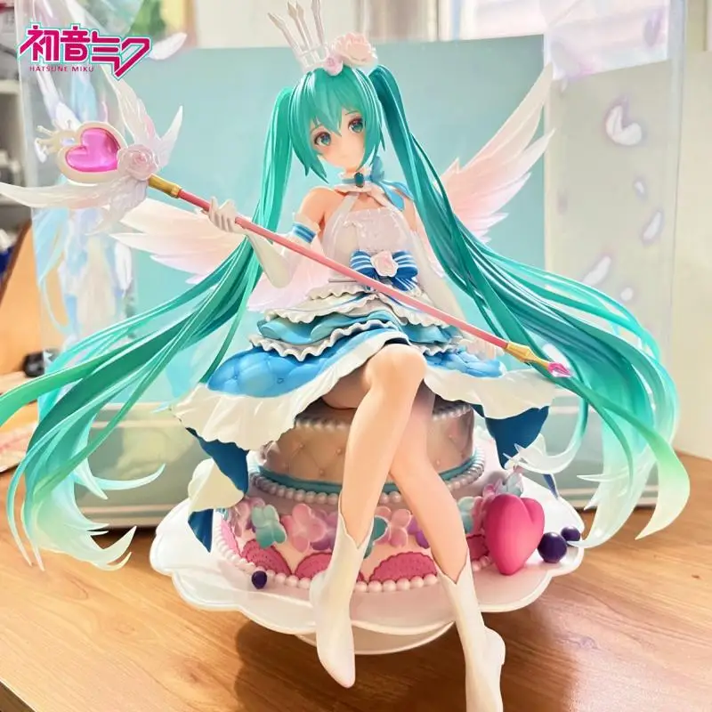 Оригинальный спиральный Vocaloid Hatsune Miku 2020, милый ангел на день рождения Ver. Фигурки героев аниме Ограниченная серия декоративная Коллекционная кукла
Оригинальный спиральный Vocaloid Hatsune Miku 2020, милый ангел на день рождения Ver. Фигурки героев аниме Ограниченная серия декоративная Коллекционная кукла