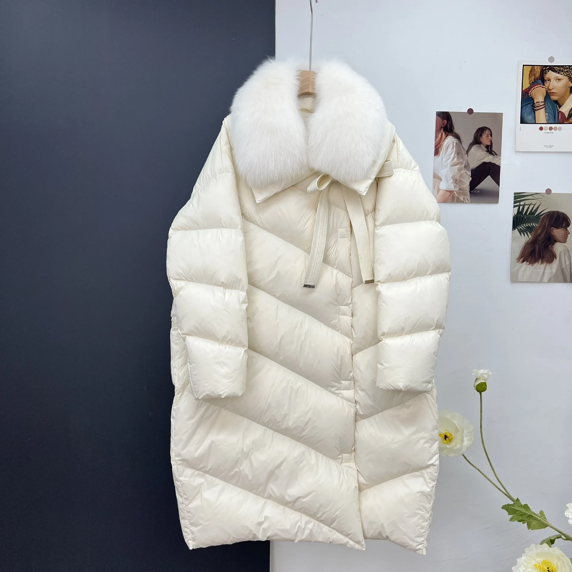 

2024 winter fashion new Fur 90 goose down jacket women's long silhouette large quilt loose and large version over the knee coat