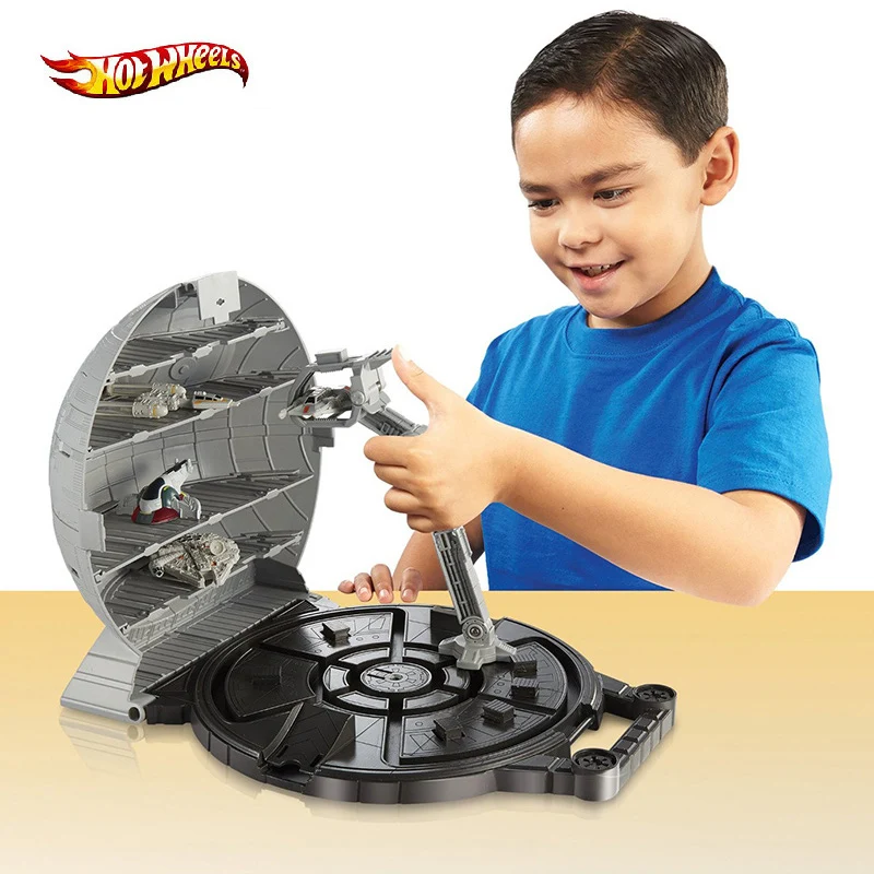 Hot Wheels Star Wars Rogue One Death Star Play Case store display and play with Star Wars starships Toy Boys birthday Gift CGN73
Hot Wheels Star Wars Rogue One Death Star Play Case store display and play with Star Wars starships Toy Boys birthday Gift CGN73