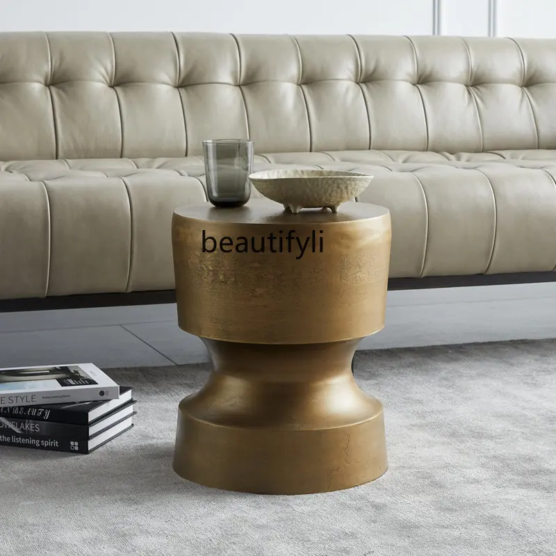 Light Luxury Coffee Table Retro Living Room Small Apartment Sofa Side Table Corner Table Metal Ornaments round Tea Table
Light Luxury Coffee Table Retro Living Room Small Apartment Sofa Side Table Corner Table Metal Ornaments round Tea Table