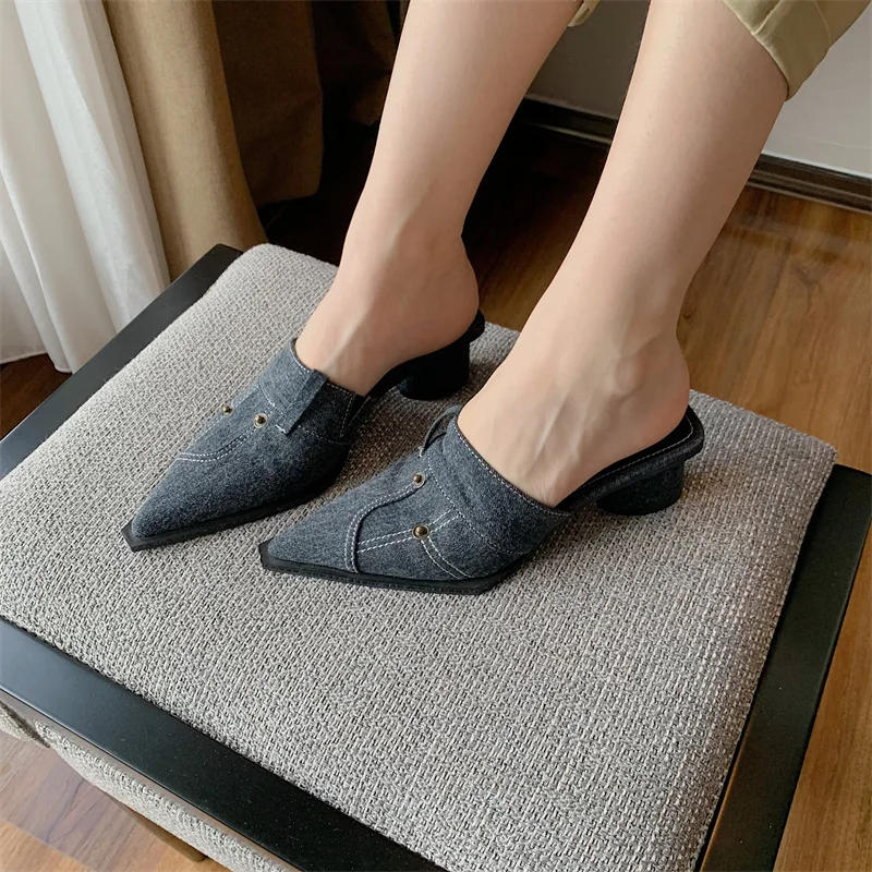 Pointed Toe Cowboy Women Slippers Outdoor Round Heel Platform Ladies Half Slippers Hand-made Loafers Rome 2023 Chaussure Femme
Pointed Toe Cowboy Women Slippers Outdoor Round Heel Platform Ladies Half Slippers Hand-made Loafers Rome 2023 Chaussure Femme