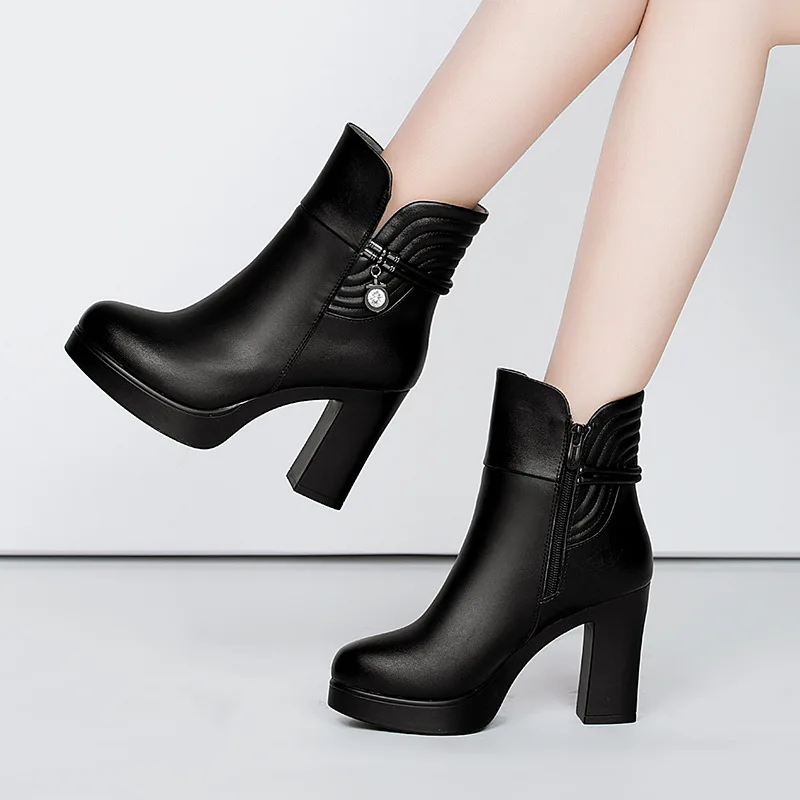 Quality Soft Leather Shoes Winter Women's Platform Botas 2024 Block High Heels Ankle Boots Ladies Plush Warm Booties 41 42 43
Quality Soft Leather Shoes Winter Women's Platform Botas 2024 Block High Heels Ankle Boots Ladies Plush Warm Booties 41 42 43